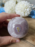 Bild in Galerie-Betrachter laden, Druzy Pink Amethyst / Blumenachat Kugel (40r)
