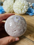 Bild in Galerie-Betrachter laden, Druzy Pink Amethyst / Blumenachat Kugel (42v)
