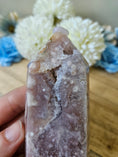 Bild in Galerie-Betrachter laden, Druzy Pink Amethyst / Blumenachat Turm (43q)
