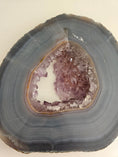 Bild in Galerie-Betrachter laden, Amethyst Achat Slab mit Ständer (82a)
