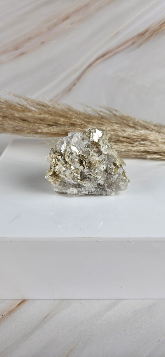 Golden Mica (Muskovit) Rohstein (18hj)