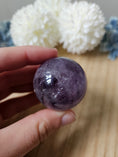 Bild in Galerie-Betrachter laden, Amethyst Kugel mit Regenbögen (24bib)
