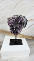 Bild in Galerie-Betrachter laden, Amethyst Cluster auf Stand (39cip)
